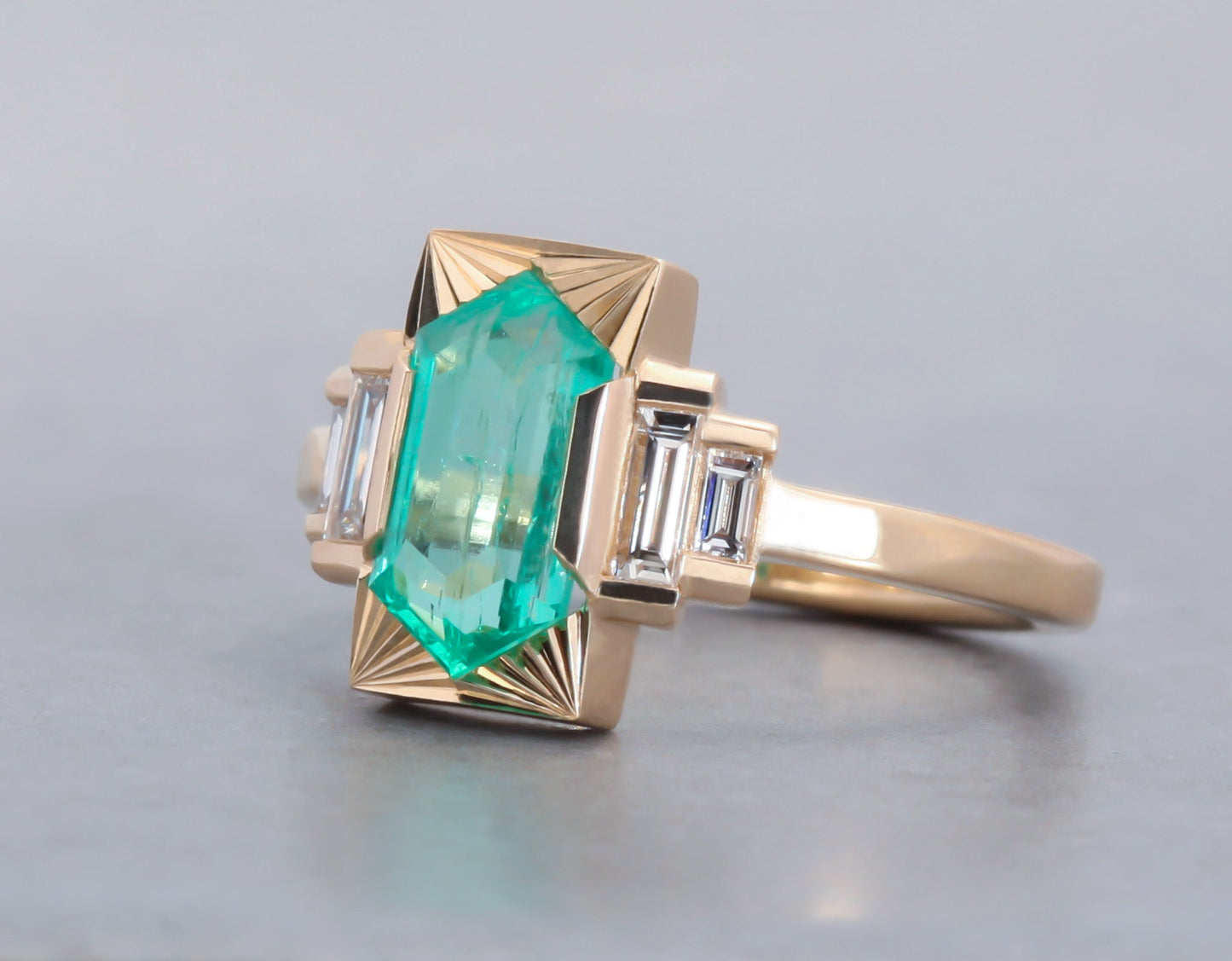 Emerald Hilma Ring