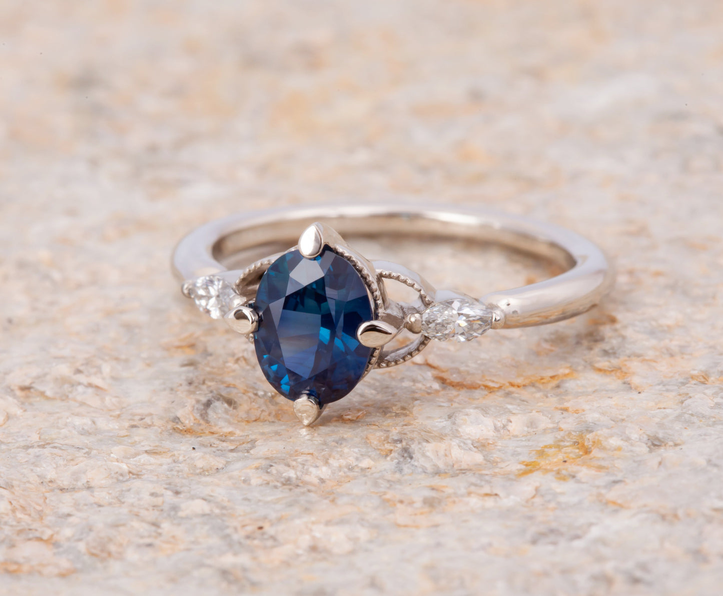 1.54ct Blue Sapphire Datura Light Ring