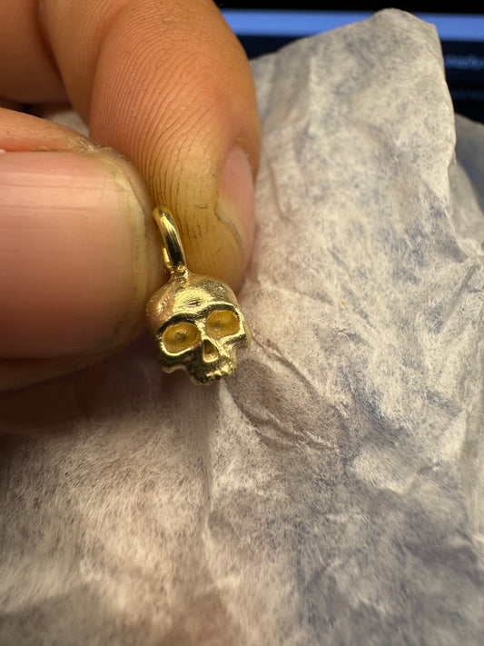 Yellow Gold Single Skull Pendant